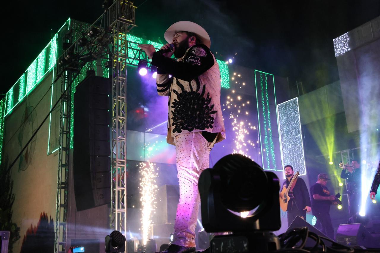 Canciones. El Fantasma interpretó temas como El Bélico, Sangoloteadito, Cabrón y Vago y Palabra de hombre.