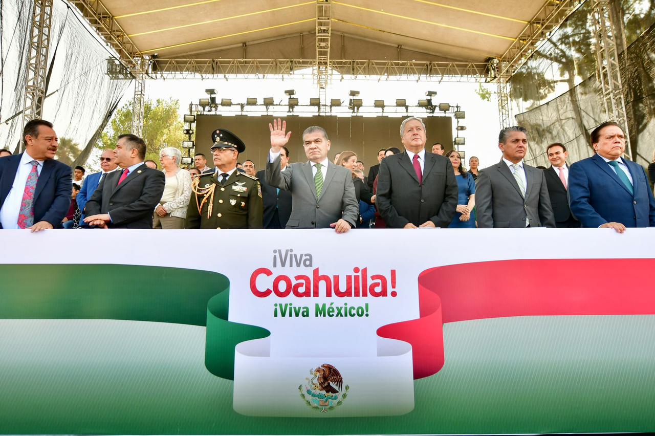 Miguel Riquelme encabeza su último desfile de la Independencia como gobernador de Coahuila