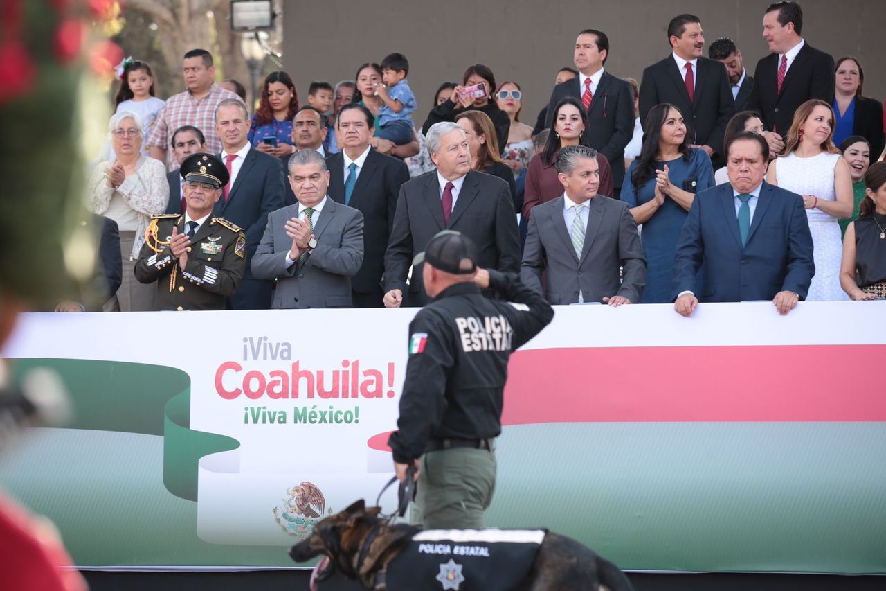 El gobernador de Coahuila, Miguel Riquelme, presidió el tradicional desfile del 16 de septiembre. (EL SIGLO DE TORREÓN)