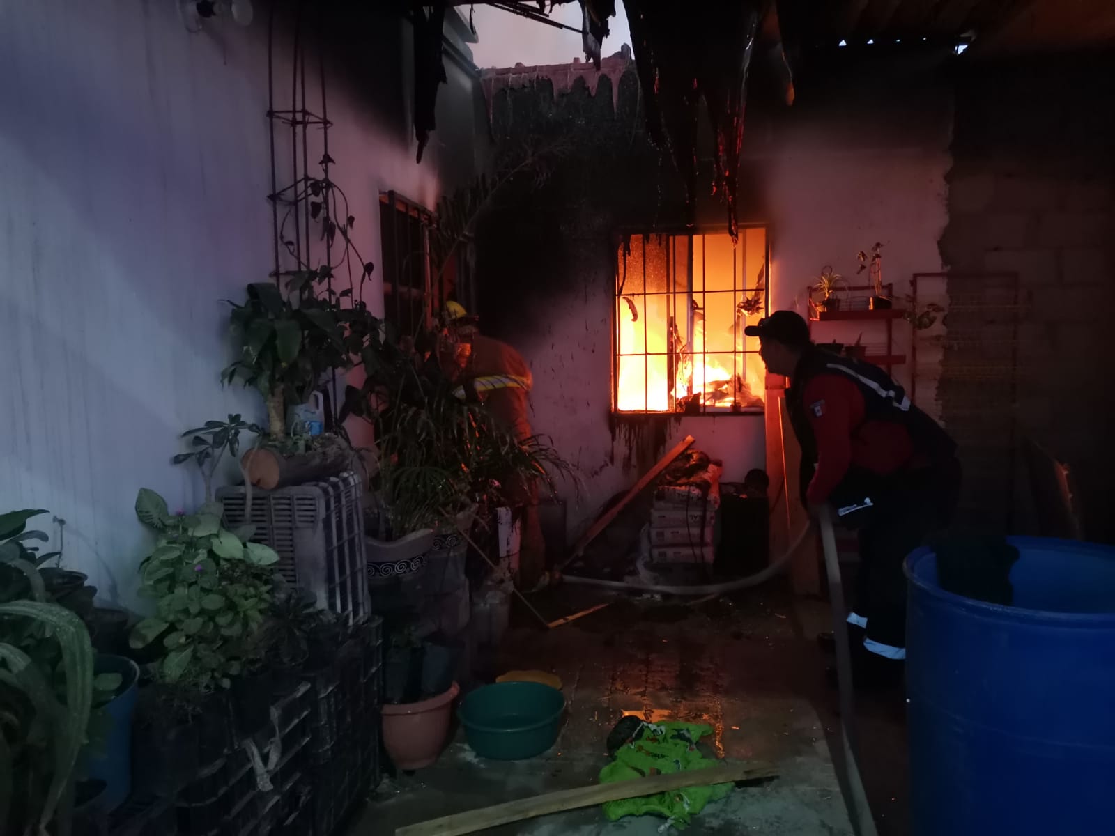 Muere reconocida doctora lagunera tras incendiarse su casa en Lerdo; su hijo se reporta en estado grave