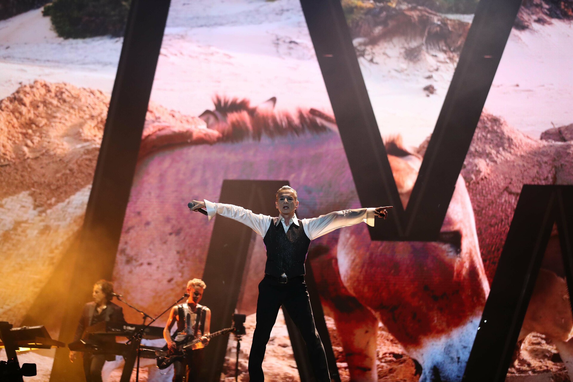 Depeche Mode rinde tributo a Andrew Fletcher en su concierto en la CDMX