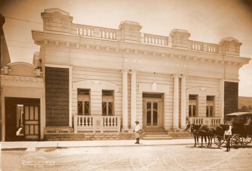 Casa de Isauro Martínez celebra su centenario