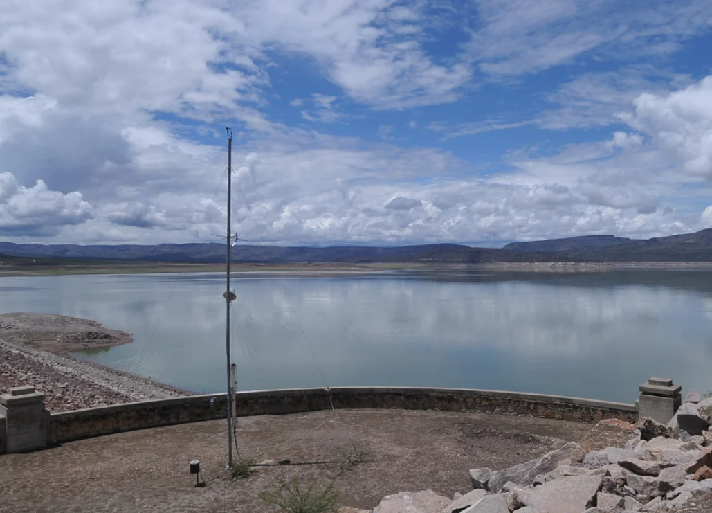 Denuncian robo de agua en presa Lázaro Cárdenas