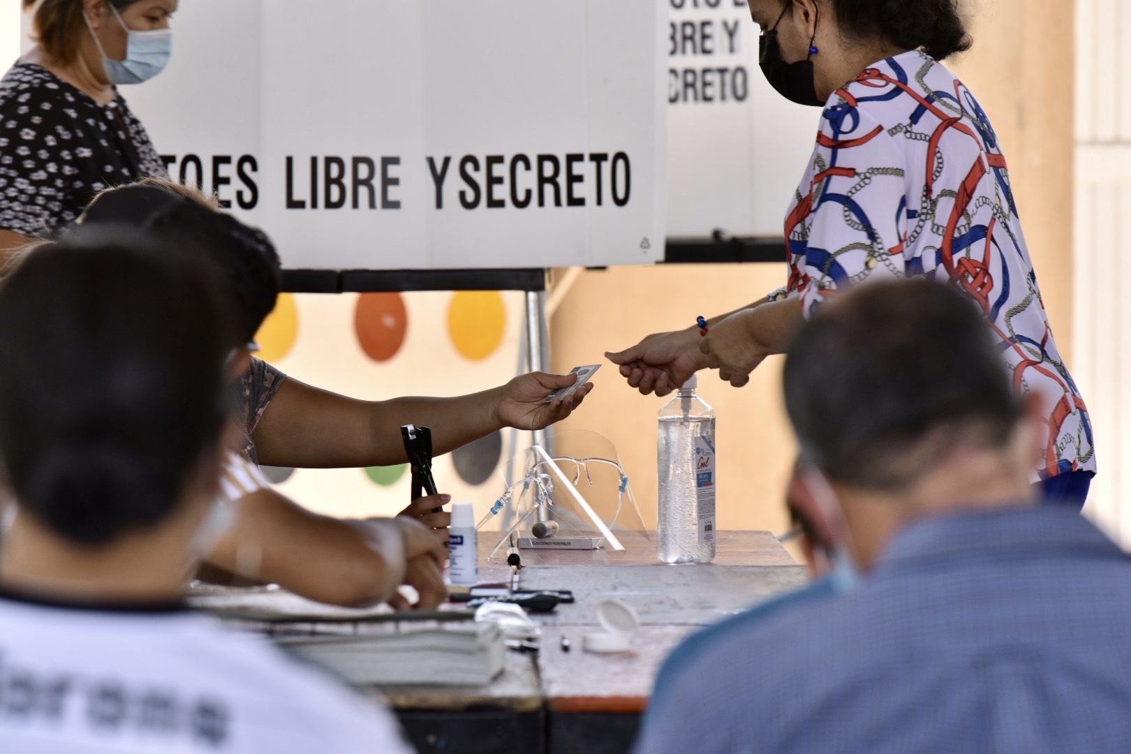 En comisiones del INE, se aprobaron los topes máximos de gastos de precampaña y campaña para la Presidencia de la República, las diputaciones y senadurías de mayoría relativa, de cara a las elecciones de 2024 en México.