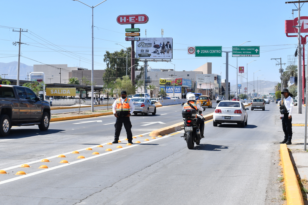 Se normará el cruce de peatones por las esquinas y las cebras, que se pintarán en la parte superior del desnivel, en el Sistema Vial. (FERNANDO COMPEÁN)