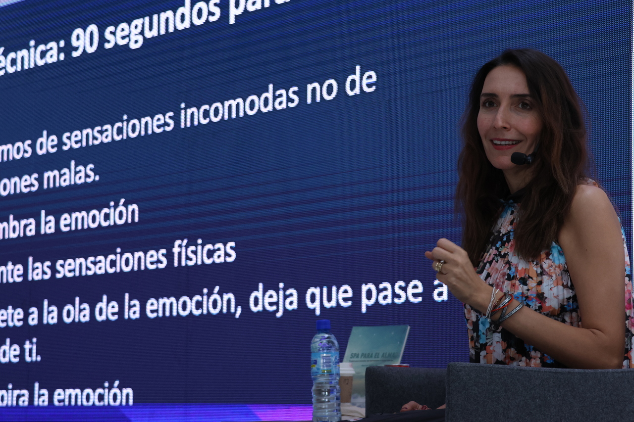 Melissa Gallardo ofreció la charla 'Caja de Herramientas para una Vida Plena', en Torreón. (EL SIGLO DE TORREÓN)