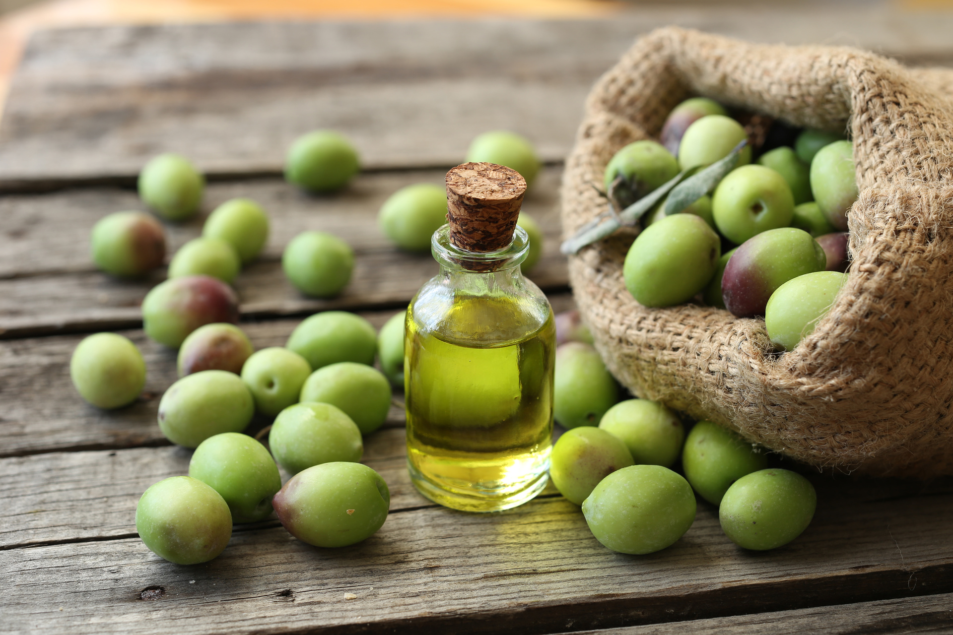 La forma de aplicar el aceite de oliva para combatir las varices