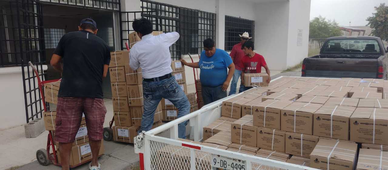 Se establecieron dos rutas diarias para la entrega de los materiales educativos en el municipio de San Pedro. (EL SIGLO DE TORREÓN)