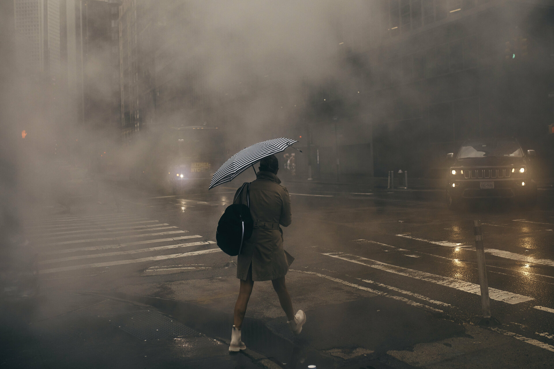 Hochul anotó que estas tormentas se solían ver 'una vez cada siglo', pero que esta es la tercera vez desde que asumió su cargo hace dos años que hay una de ese tipo en el estado. (ARCHIVO)