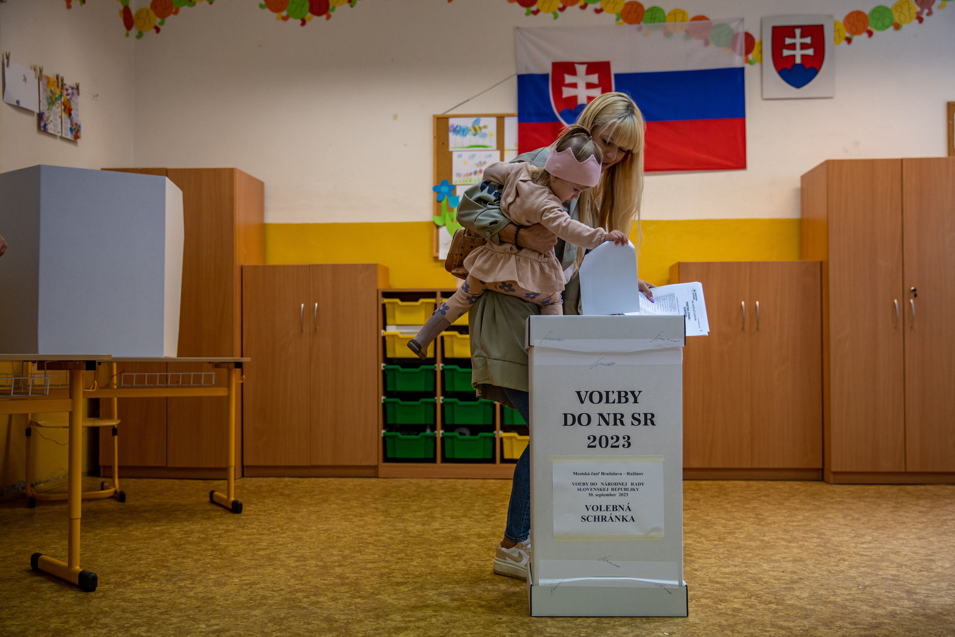 Terminan las elecciones de Eslovaquia tras 15 horas, a la espera de los resultados