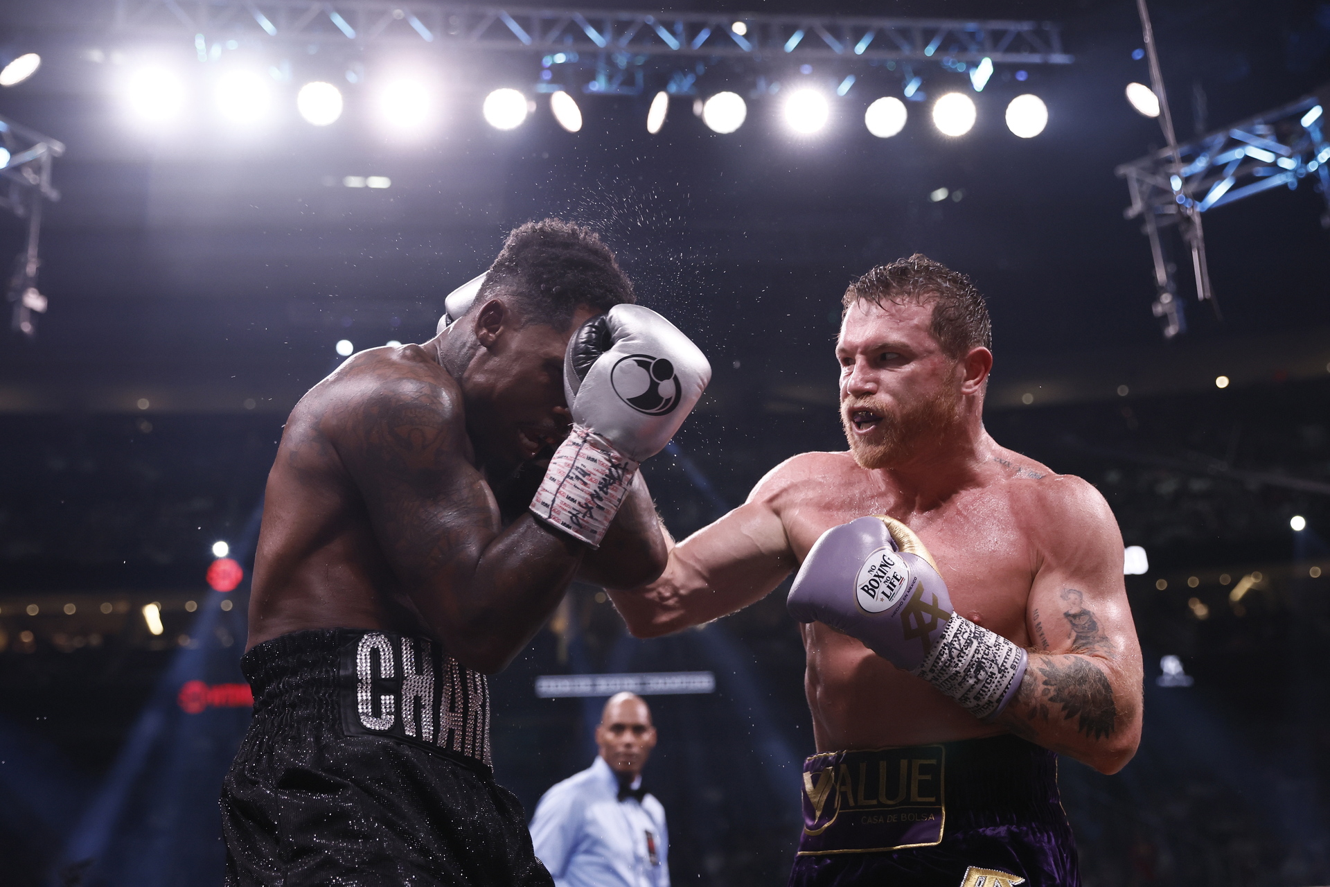 Canelo Álvarez Vence A Jermell Charlo Por Decisión Unánime