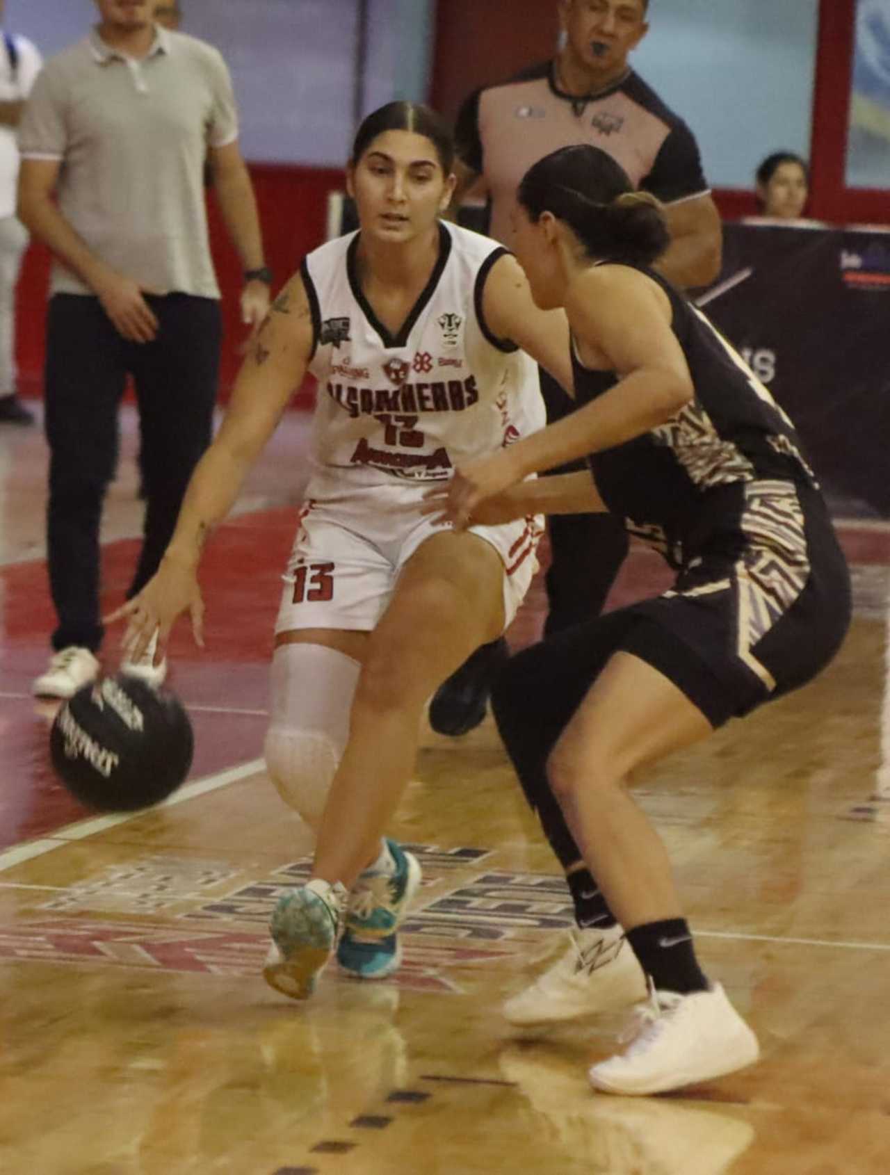 En un duelo que estuvo muy parejo, las Algodoneras de la Comarca cayeron 90-84 ante las Stars de Villa de Santiago, que se llevaron la serie 2-0 para ganar el título de la Zona Norte de la Asociación de Basquetbol de Clubes Mexicanos.