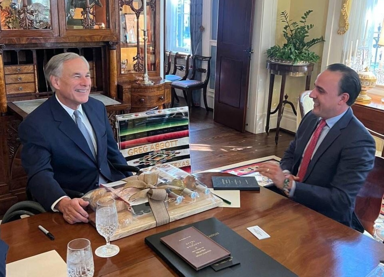 Se reúne Manolo Jiménez con gobernador de Texas