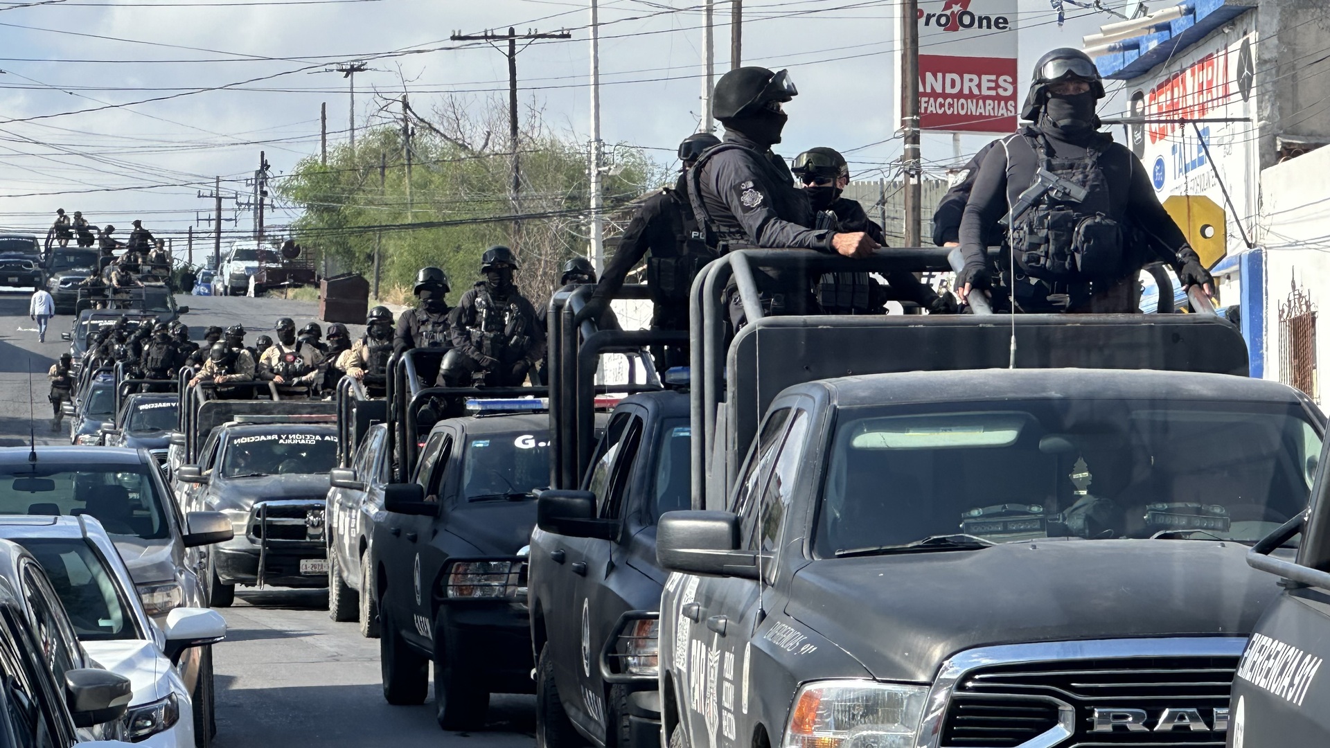 Más de 600 efectivos de las policías Preventiva de Monclova, Ministerial, de Acción, y Reacción, Civil de Coahuila, Especial, GATEM y estatal, entre otras, inhibieron la protesta. (Foto: SERGIO A. RODRÍGUEZ / EL SIGLO COAHUILA)