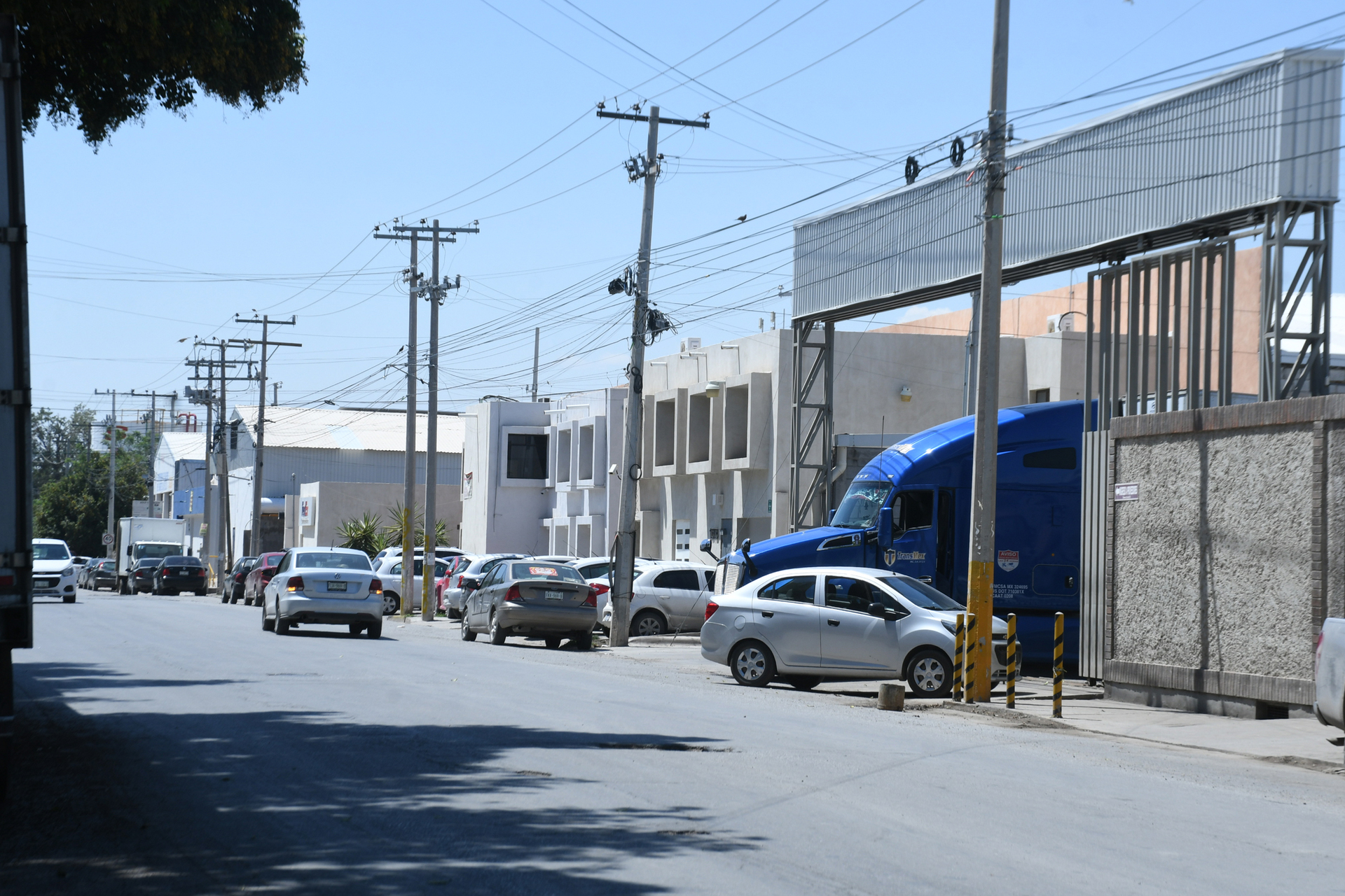 En la Ciudad Industrial se cuenta solamente con una ruta urbana de Jacarandas, por lo que muchas empresas grandes cuentan con transporte privado de personal. (ARCHIVO)