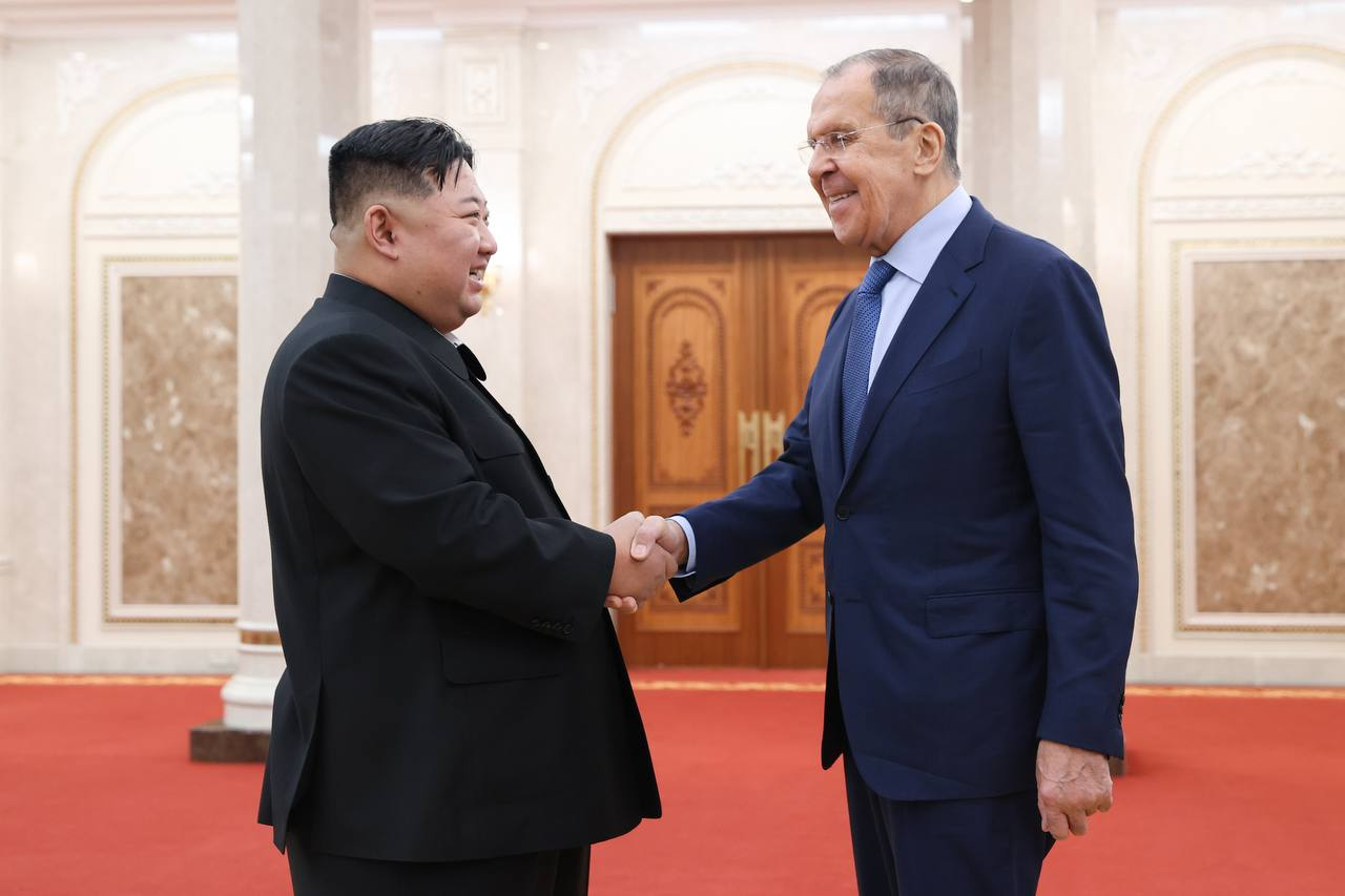 Kim Jong-un se reúne con canciller ruso en Pionyang