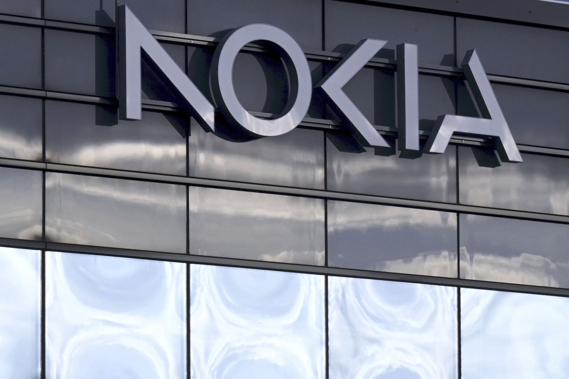 Nokia recortará 14 mil empleos para resarcir caída de sus beneficios