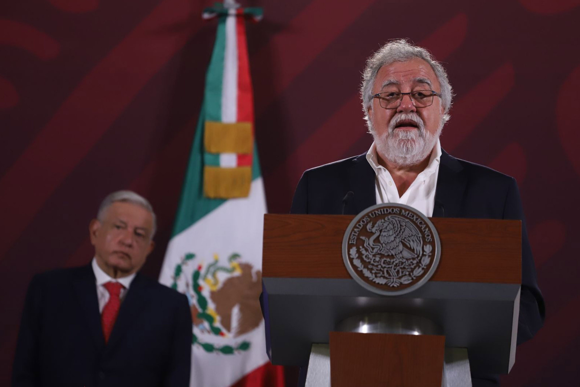 López Obrador confirmó las versiones que circulaban desde ayer y dio por hecha la salida de Alejandro Encinas de la Subsecretaría de Derechos Humanos de la Secretaría de Gobernación.