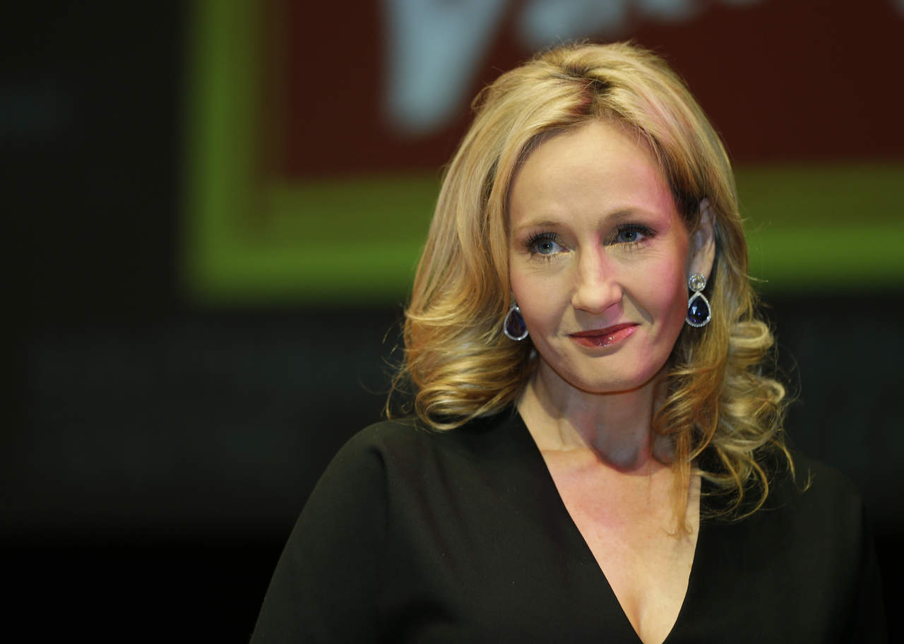 J.K. Rowling dice que con gusto iría a prisión antes que cambiar su discurso sobre personas trans 