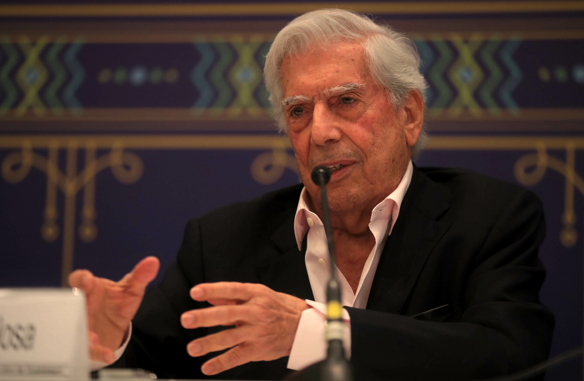 Llega a las librerías la nueva novela de Mario Vargas Llosa