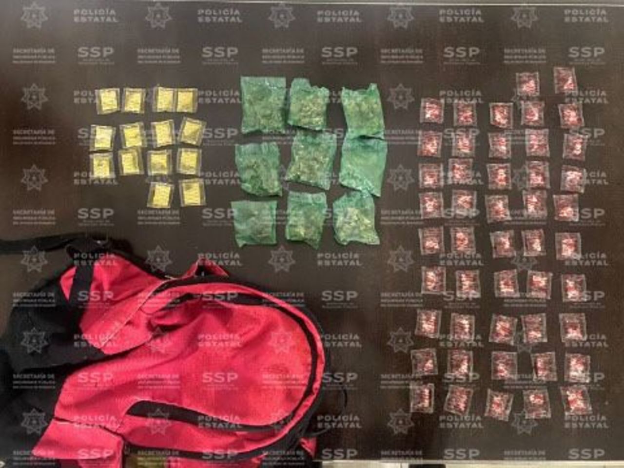 Aseguran mochila con droga en calles de Lerdo