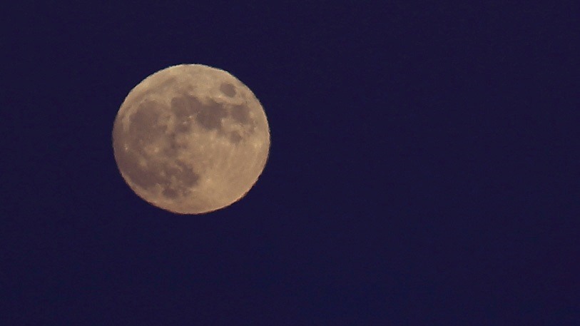 La Tierra se colocará entre la Luna y el Sol, de forma alineada o a punto de estarlo, impidiendo que parte de la luz de la estrella llegue a su satélite. (EFE)