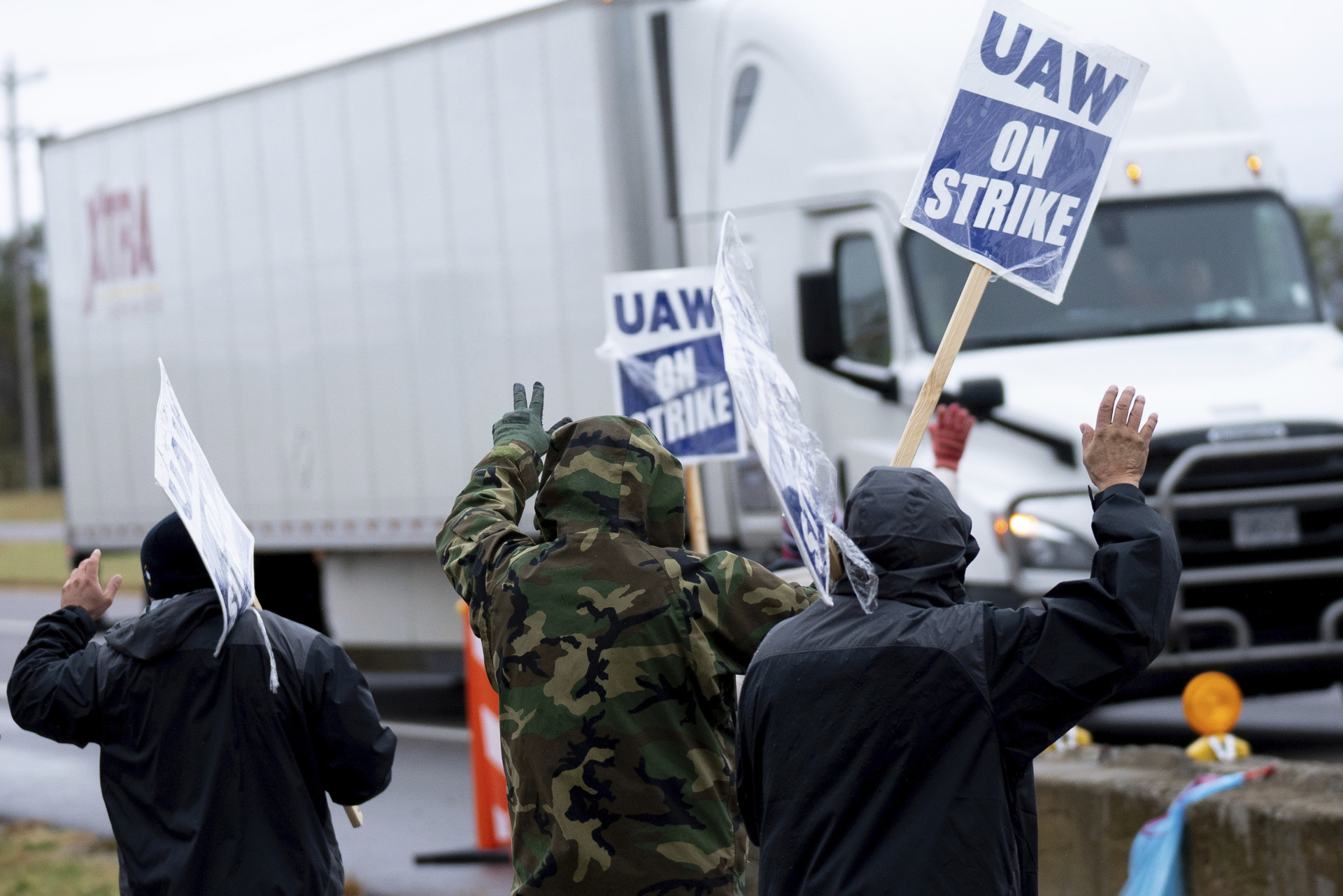 Sindicato suspende huelga contra GM, Ford y Stellantis tras alcanzar acuerdo