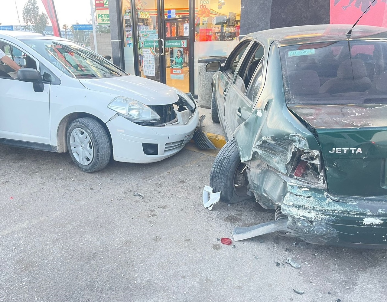 Ebrio conductor provoca choque múltiple en Gómez Palacio