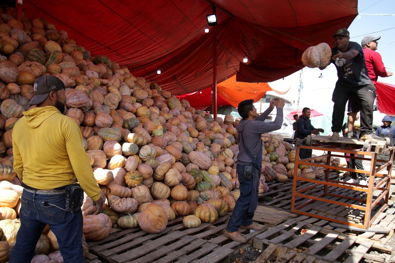 Garantizan abasto de calabaza y tejocote para Día de Muertos