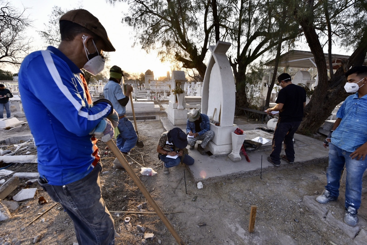 Afinarán detalles para exhumaciones en La Laguna de Durango
