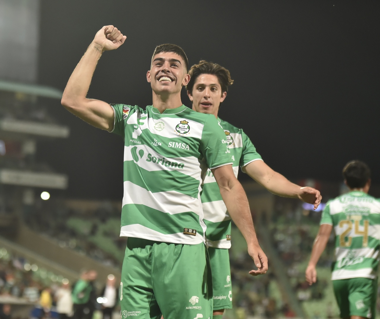 Juan Brunetta celebra luego de marcar el tercer gol de los Guerreros, que se impusieron 3-1 al Toluca.