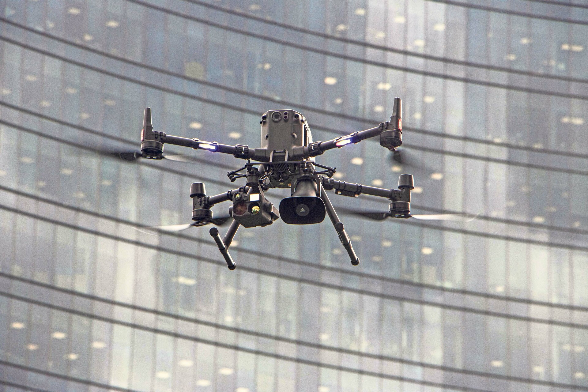 Cada dron está equipado con un 'cerebro humano'.