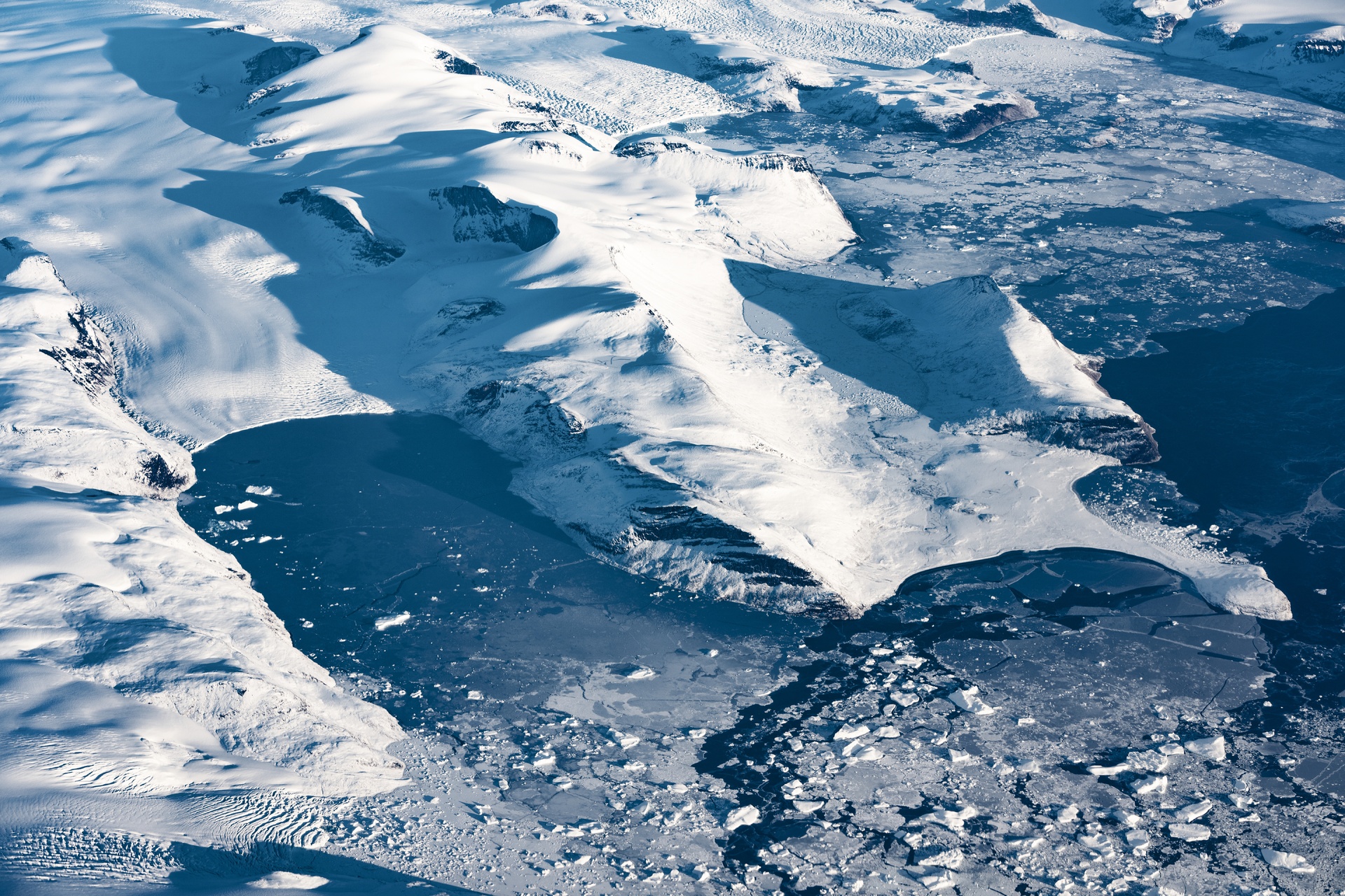 Tres de estas plataformas de hielo se han derrumbado por completo desde el 2000. (EFE)