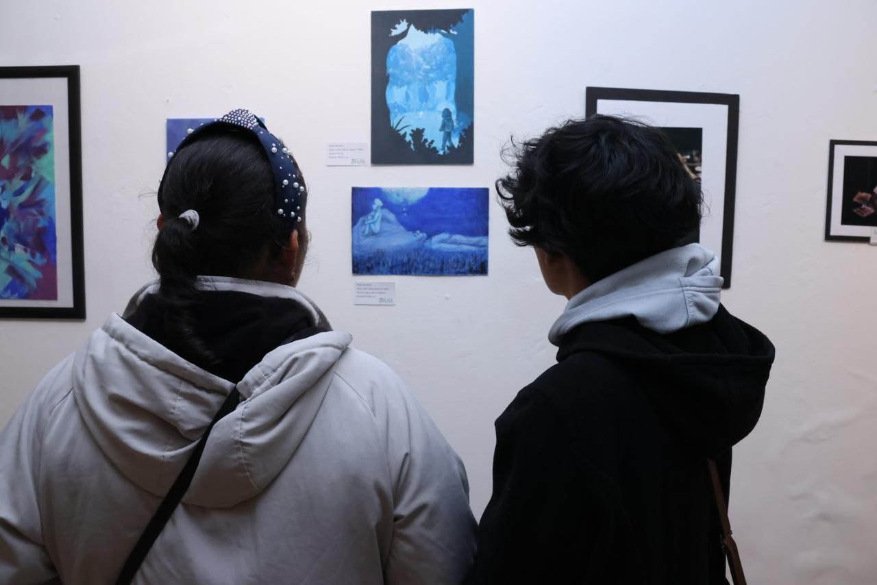 La exposición es también una oportunidad para que los estudiantes puedan hacer currículum profesional antes de su graduación. (VAYRON INFANTE)