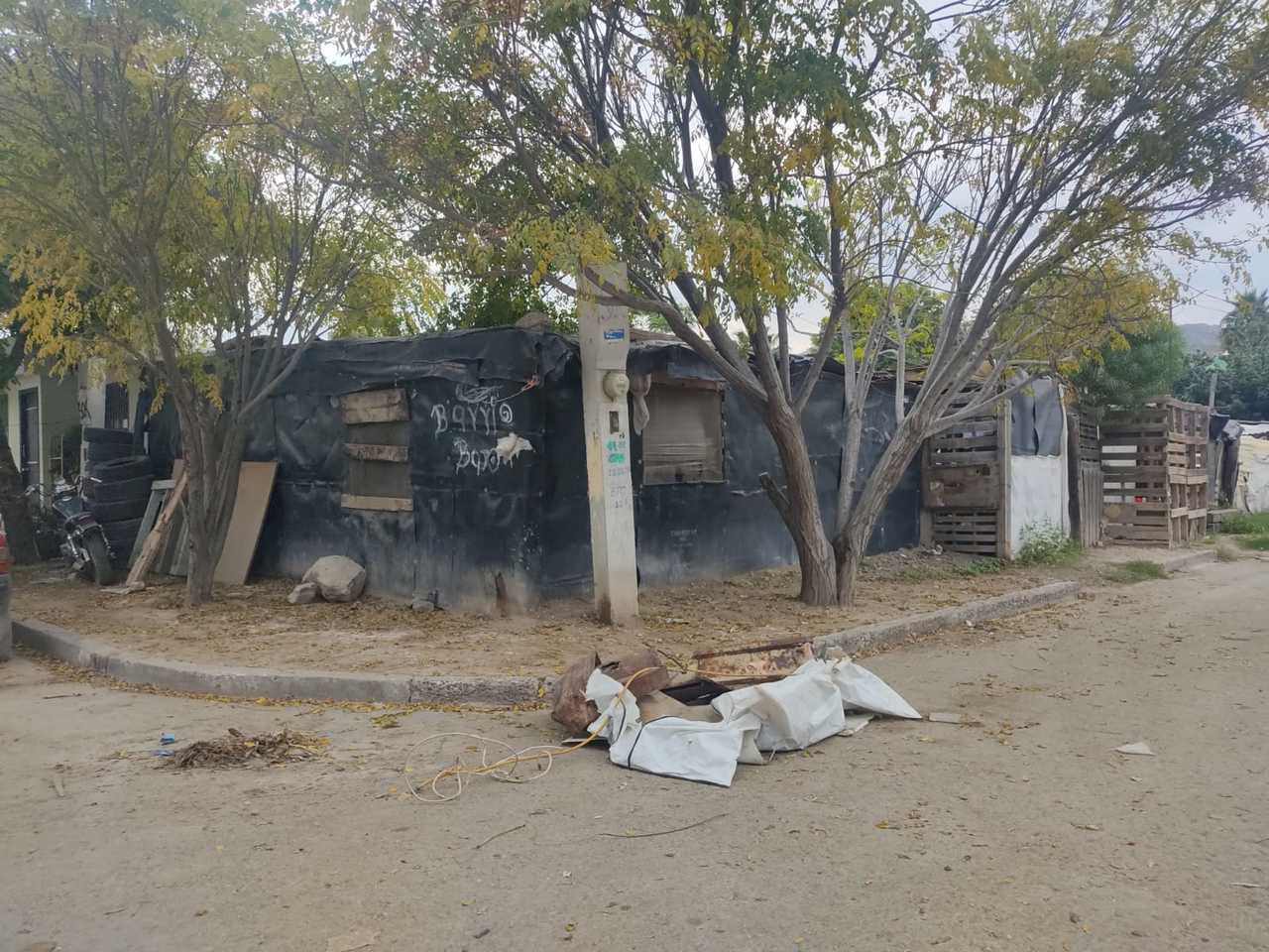 Dejan caja de muerto en la colonia Santiago Ramírez de Torreón