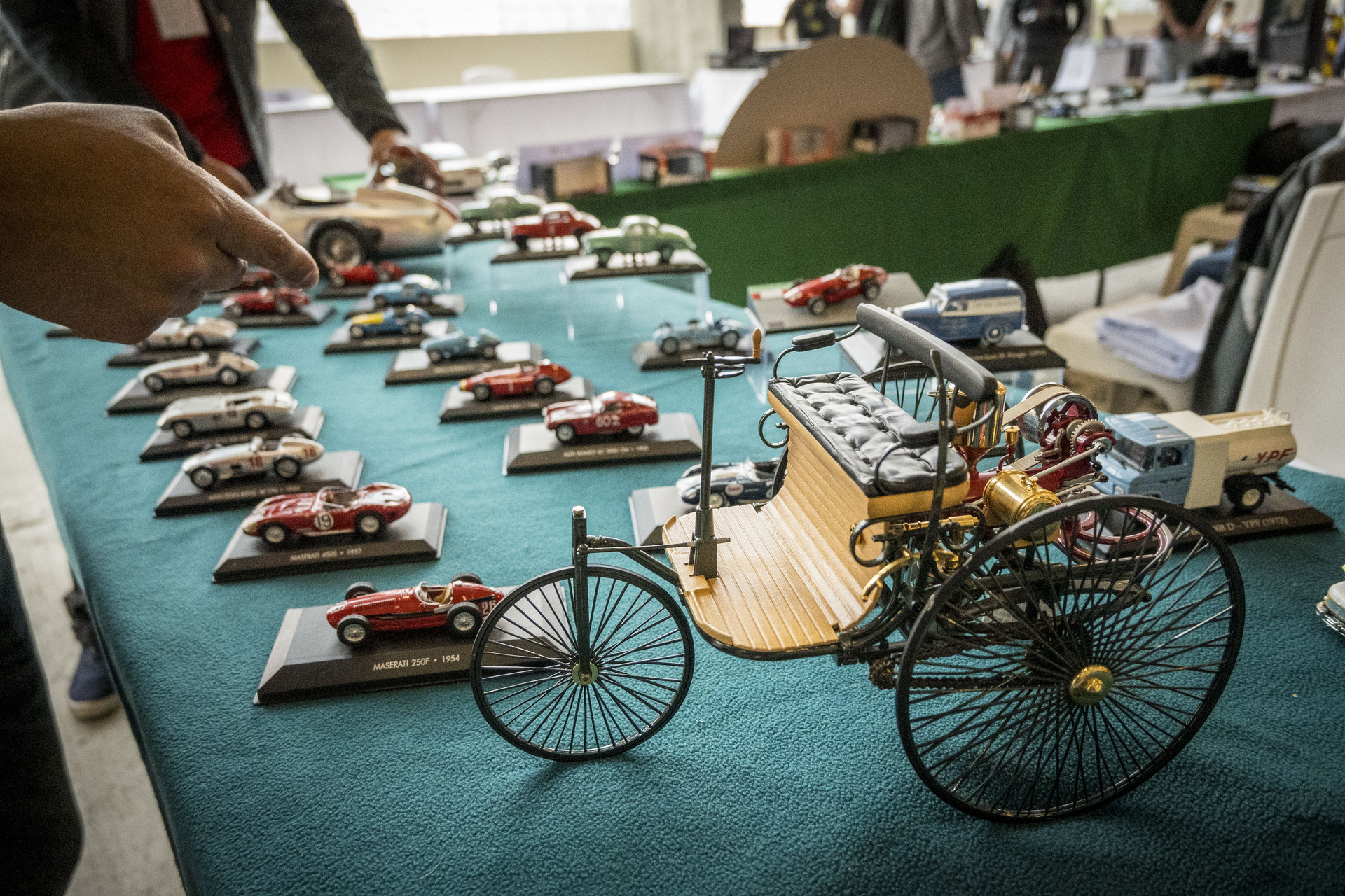New Classic Toys 11930 – 4 Vehículos De Madera En Miniatura, Set De Coches Clásicos Para Niños, Juguete Educativo Y Coleccionable