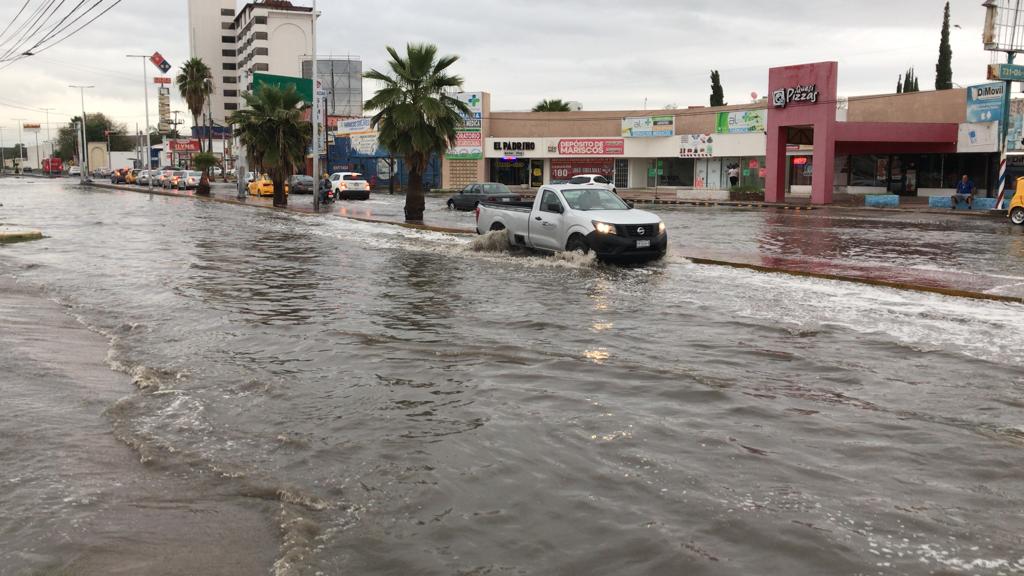 Román Cepeda refirió que se mantiene la gestión de recursos nacionales e internacionales para desarrollar el proyecto de drenaje pluvial. (Foto: FERNANDO COMPEÁN / EL SIGLO DE TORREÓN)