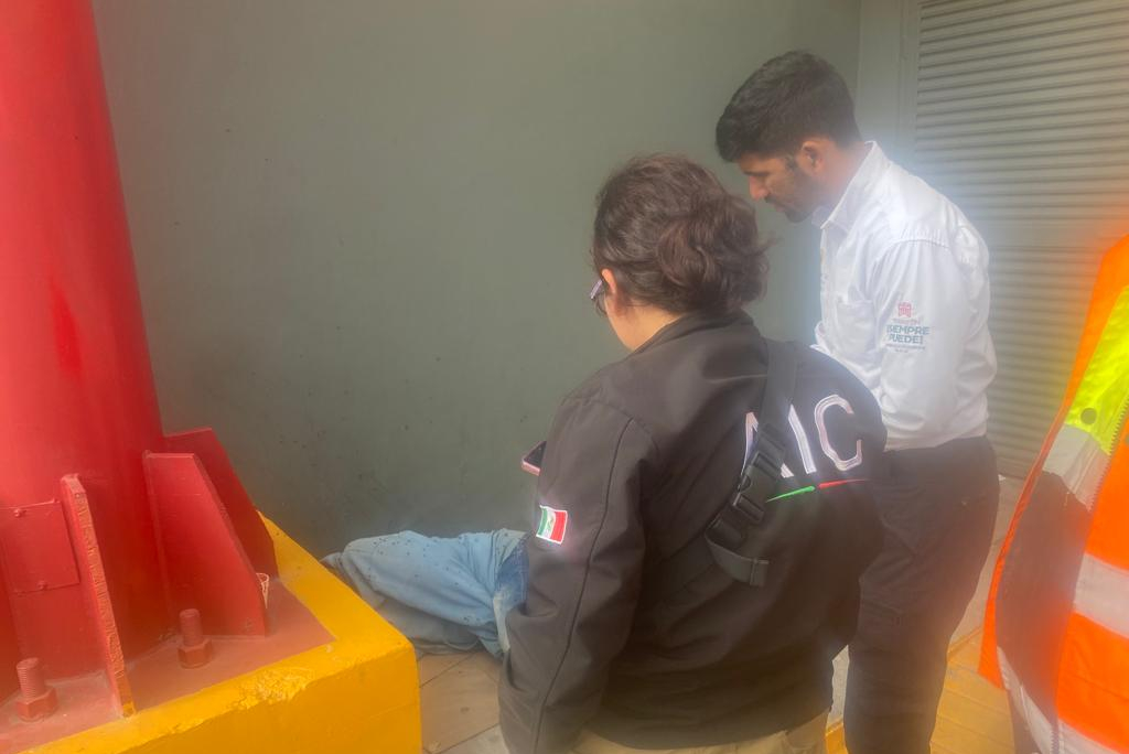 Reportan a hombre muerto afuera de tienda en Torreón; estaba vivo y alcoholizado 