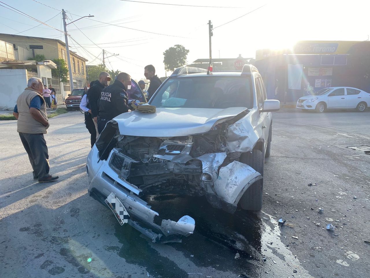 Aparatoso accidente deja dos menores lesionados y al probable responsable en el hospital.