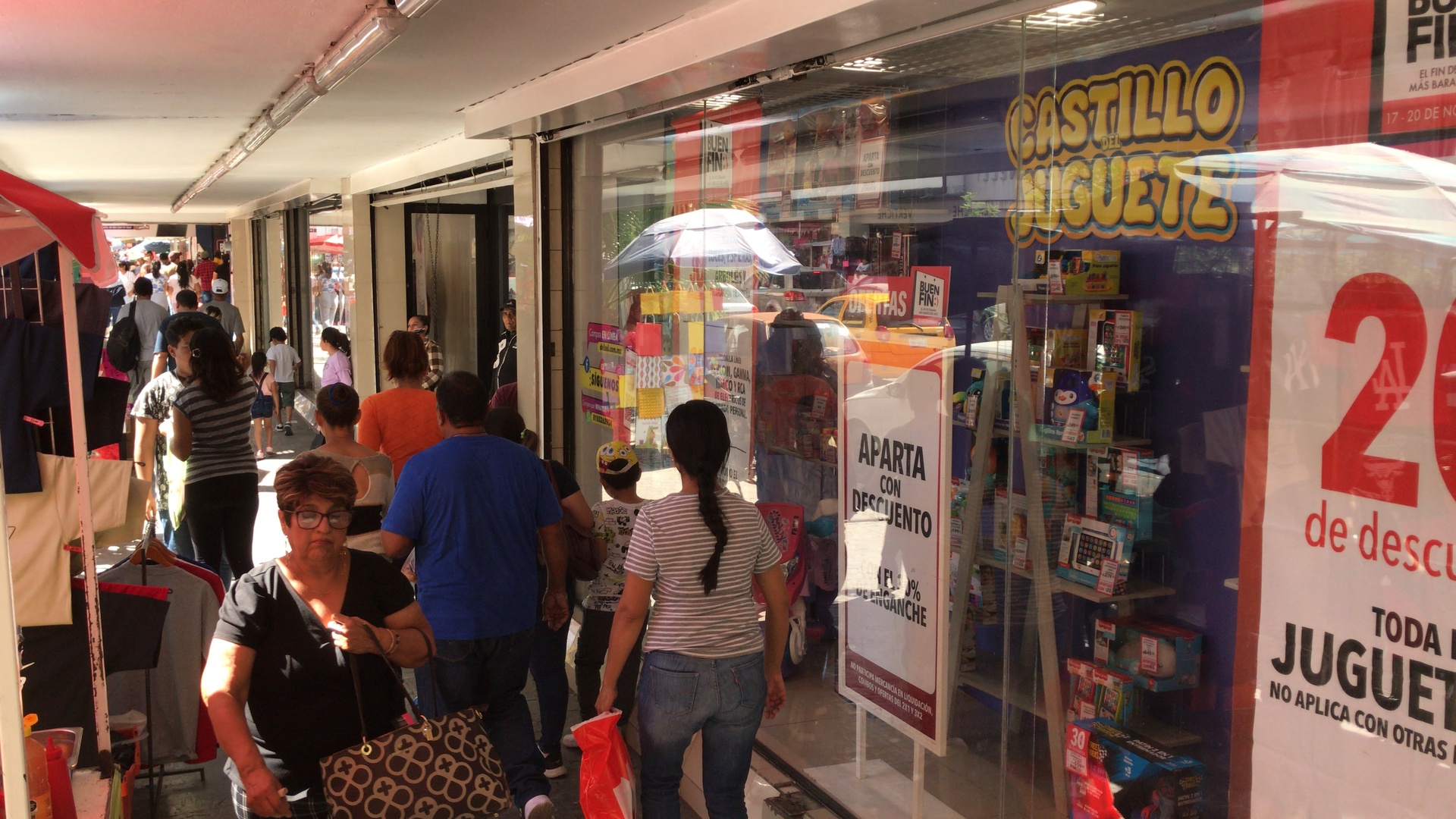 La afluencia de gente en los comercios del viernes al lunes fue considerable.