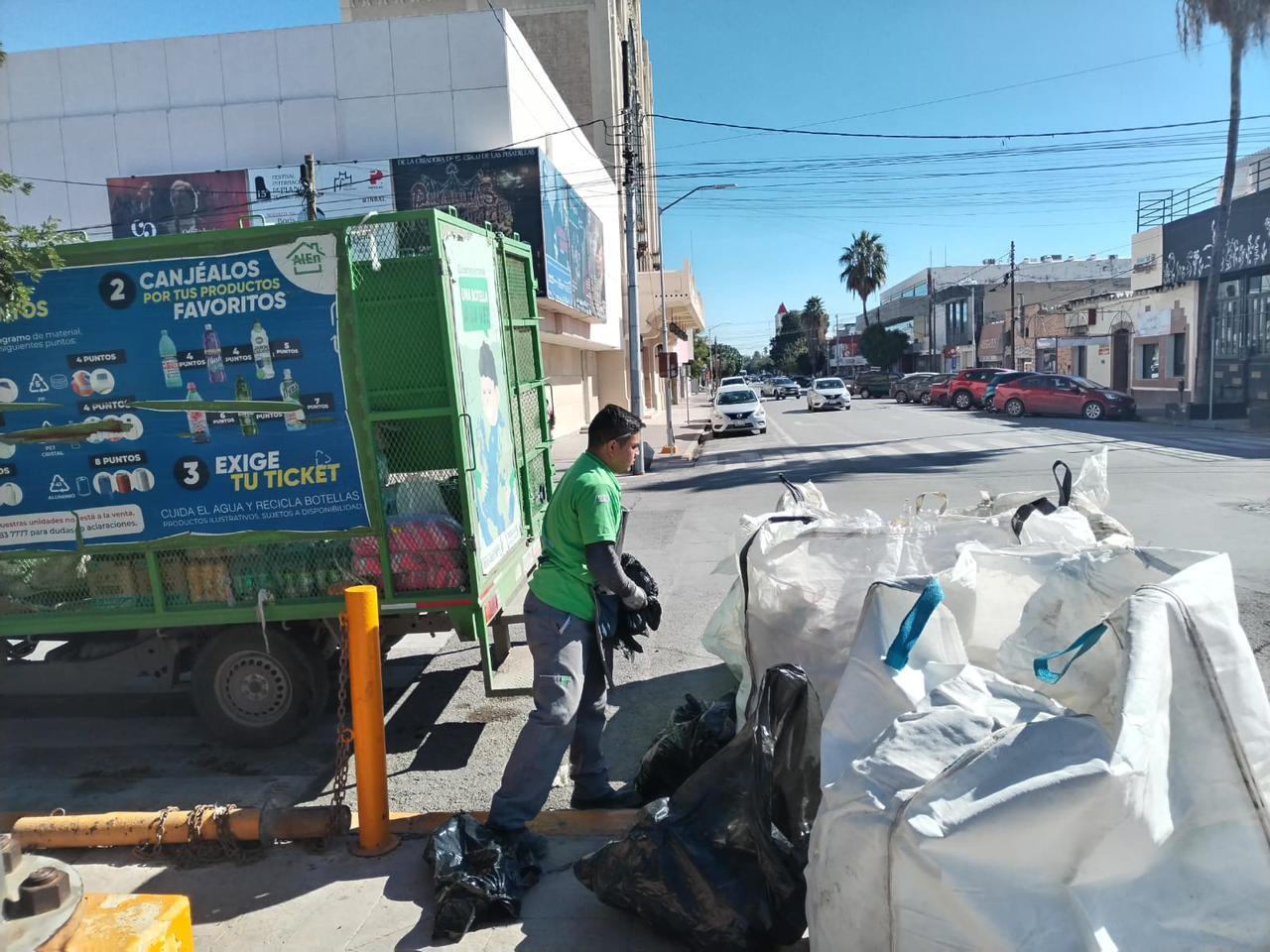 Incentivan reciclaje de plásticos en Torreón con intercambio por productos de limpieza