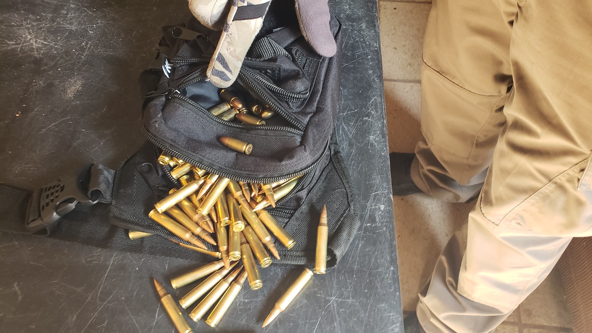 FGR asegura cartuchos para arma de fuego mediante un cateo en Gómez Palacio