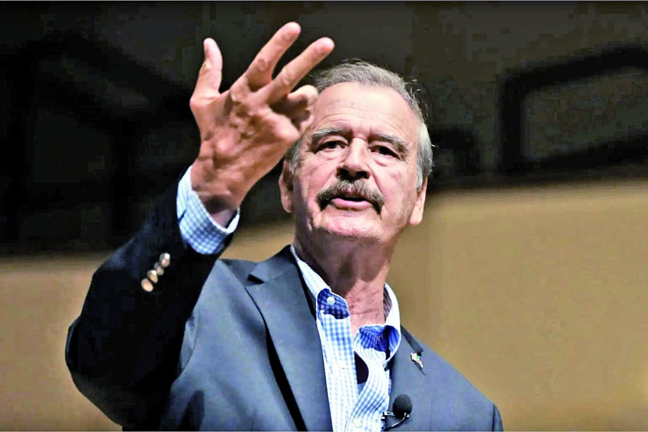 Fox cierra cuenta de X tras denuncia de MC