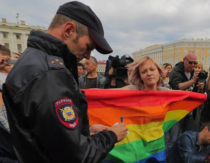 Rusia prohíbe el movimiento internacional LGBT en su territorio y lo tacha de extremista