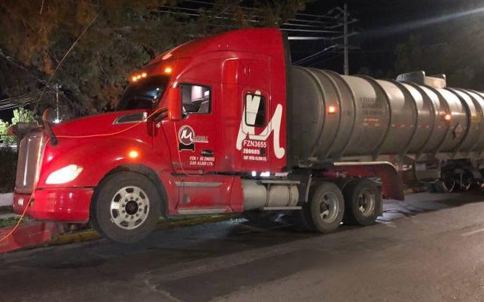 Aseguran pipa con 43 mil litros de combustible en Saltillo; su conductor fue detenido