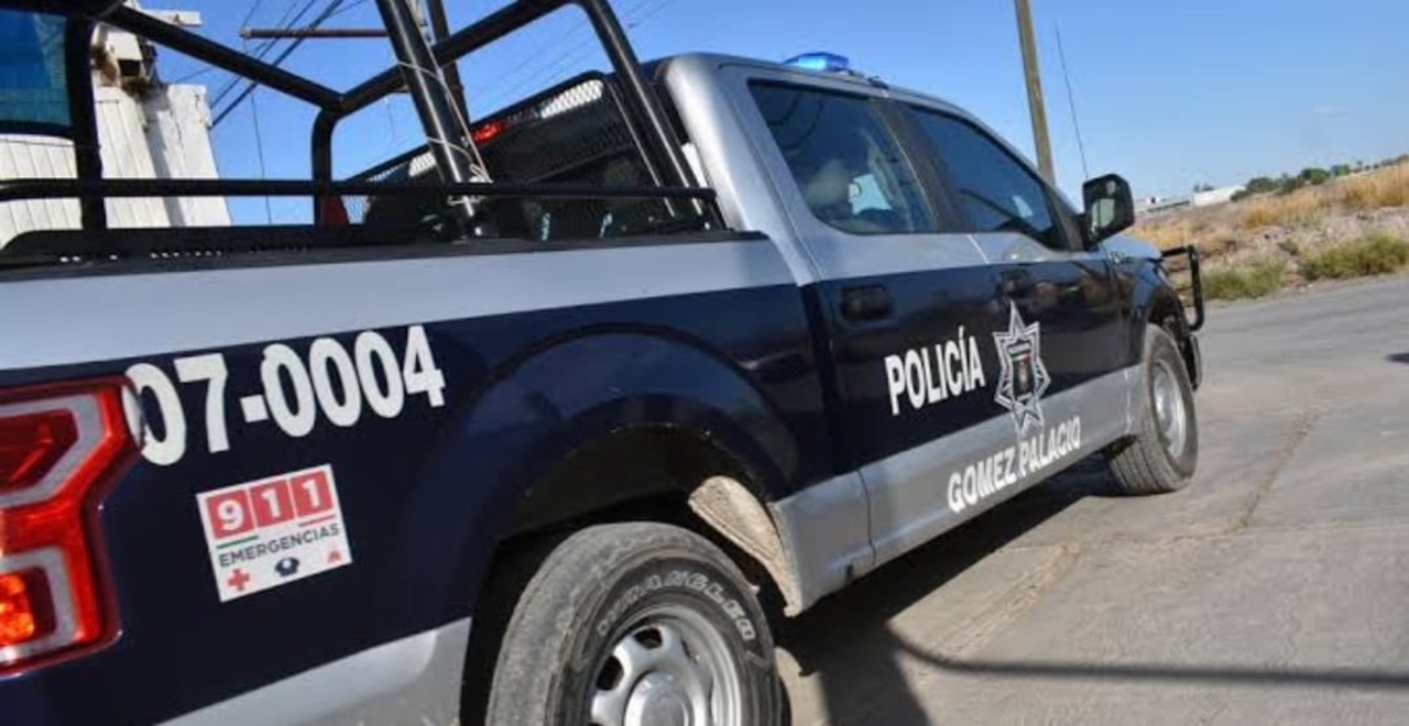 Policías auxilian a mujer desorientada en Gómez Palacio