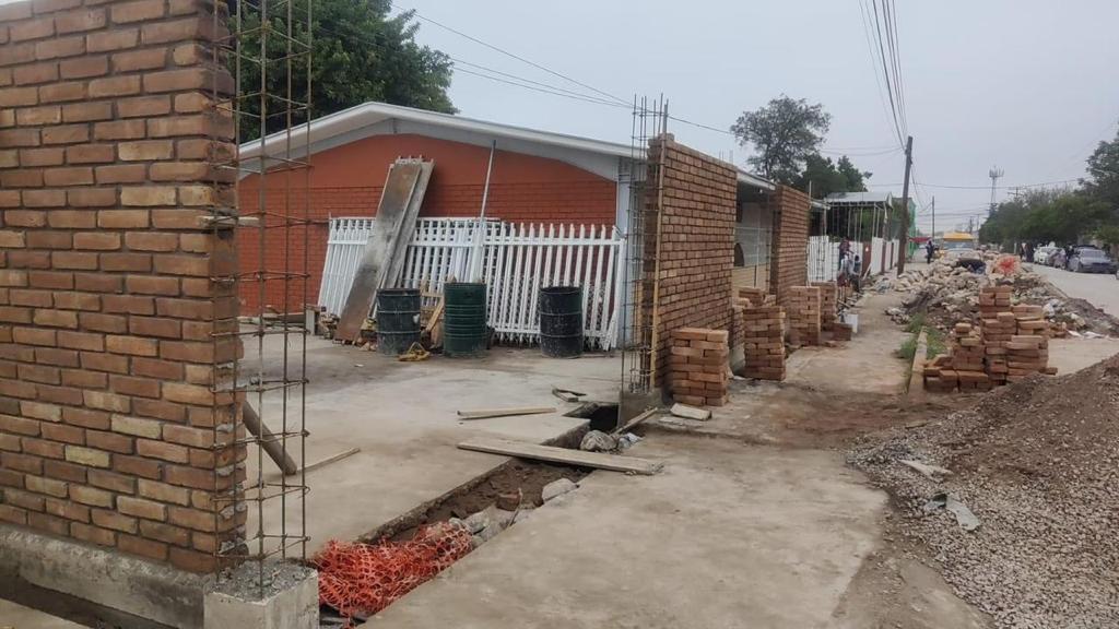 Avanza construcción de bardas perimetrales en escuelas de Torreón