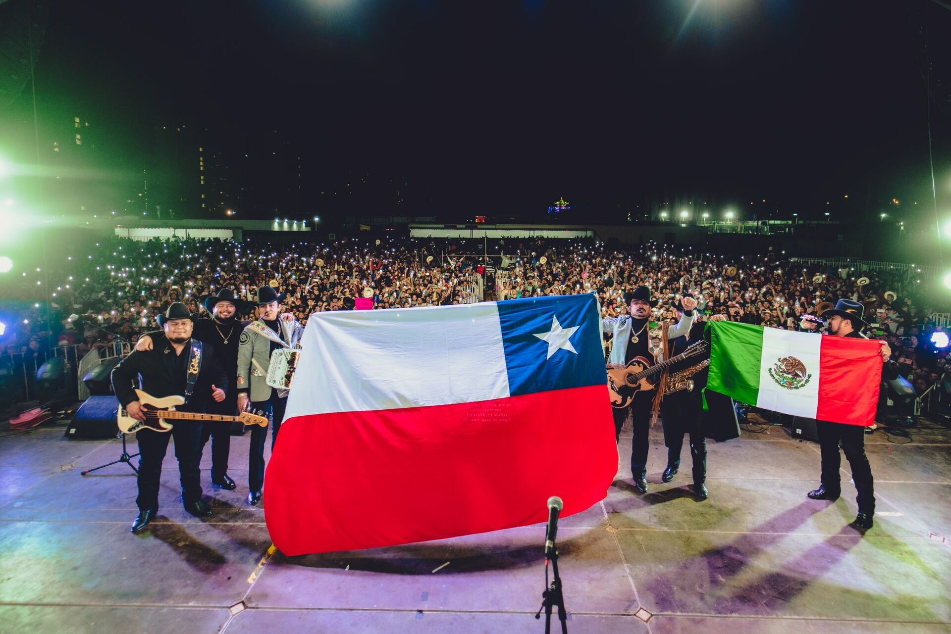 Los Dos Carnales llevan la música norteña a Chile