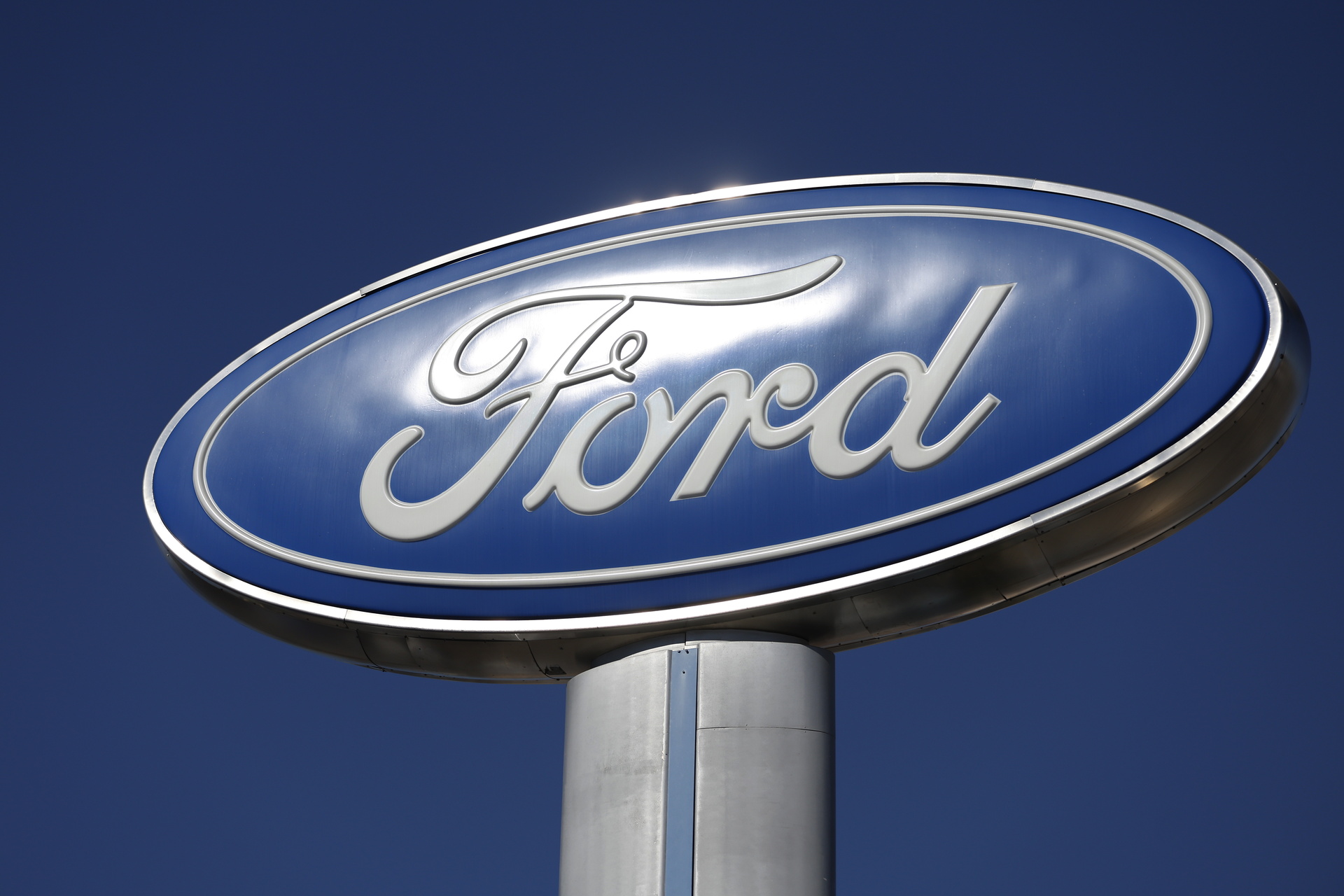 Las ventas de camionetas Ford en noviembre cayeron un 2.8 % y las de su vehículo estrella, la Serie F de 'pick-ups', llegaron a una reducción del 3.8 %. (ARCHIVO)