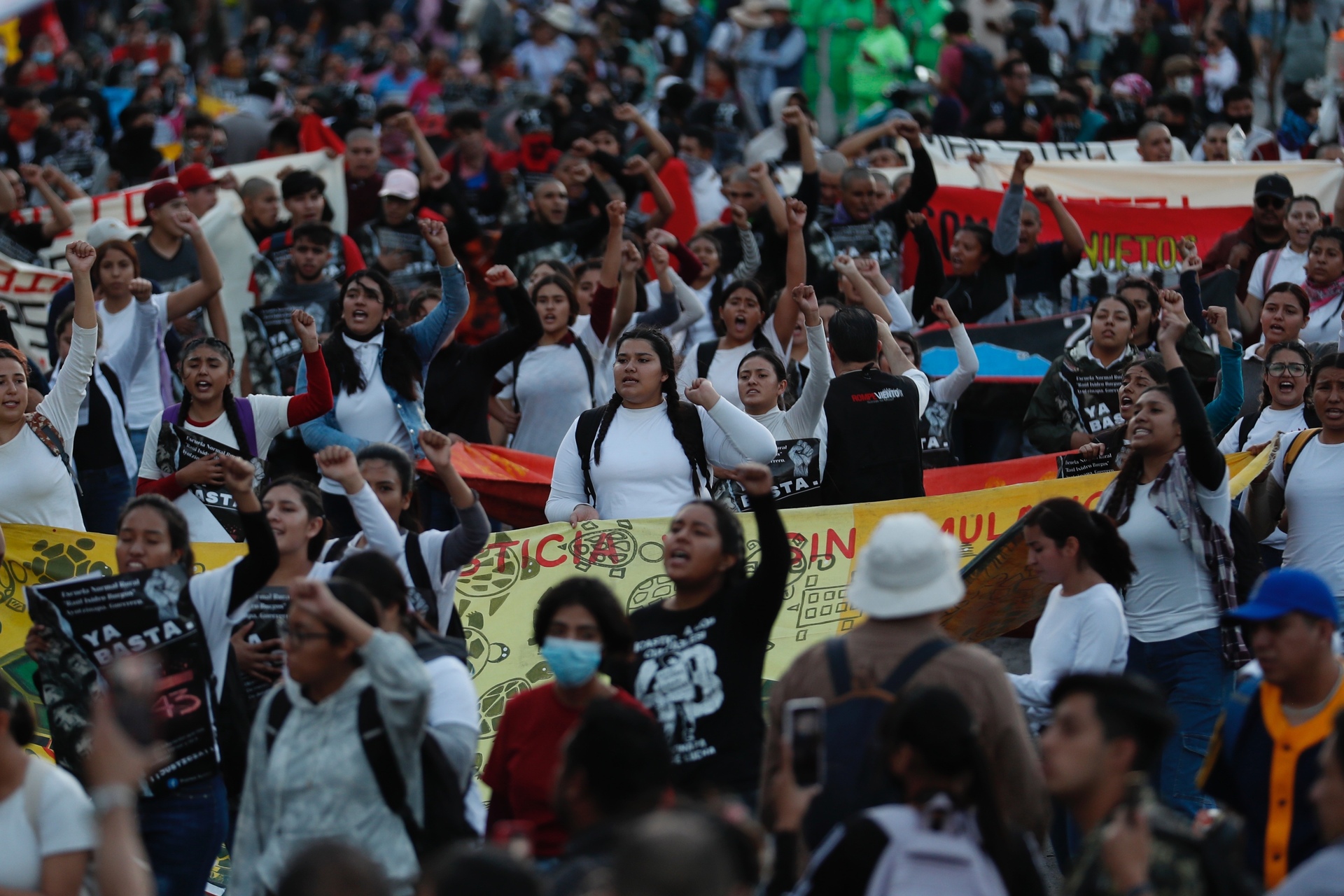 Caso Ayotzinapa amerita una investigación a fondo: AMLO
